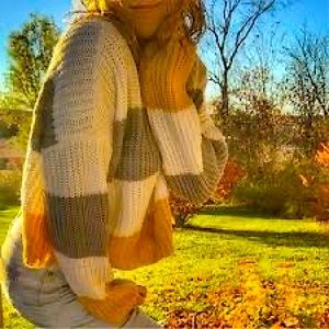 COLOR-BLOCK CHUNKY CROP SWEATER | Cold-weather classic with an on-trend twist!